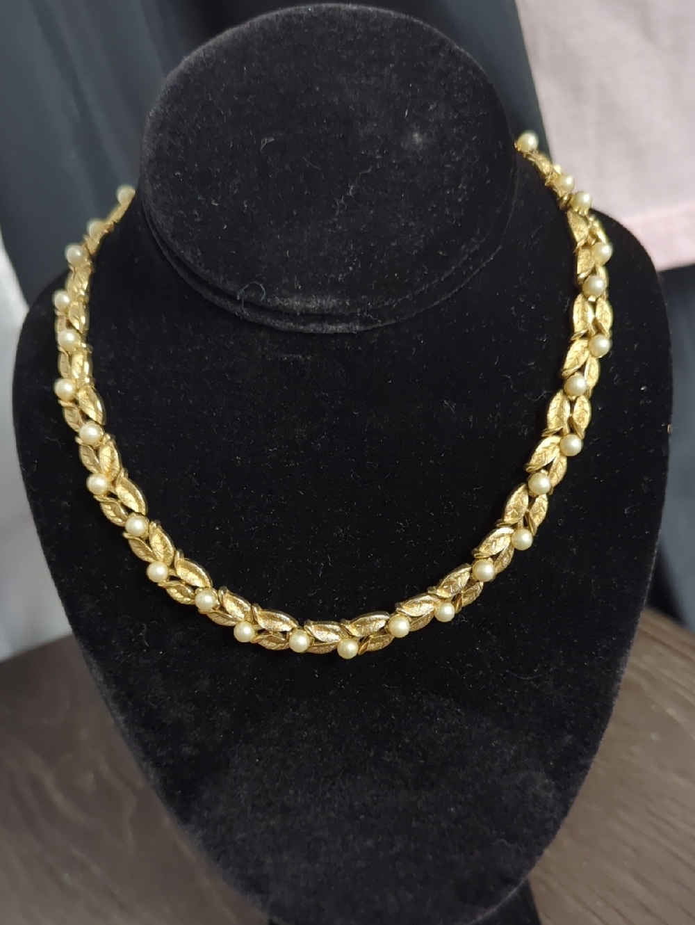 Vintage Crown Trifari Gold Tone Leaf & Pearl Necklace – Signed Designer Jewelry